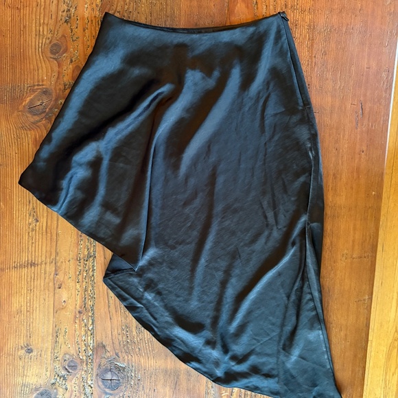 NWT Nasty Gal Satin Skirt High Low Black Size 4 Asymmetric - Picture 2 of 14